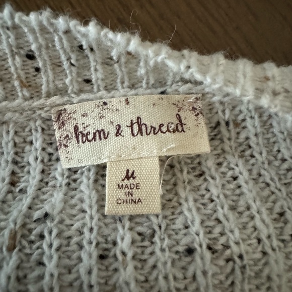 Hem & Thread Bubble Sleeve Sweater. Size M. - Picture 5 of 6